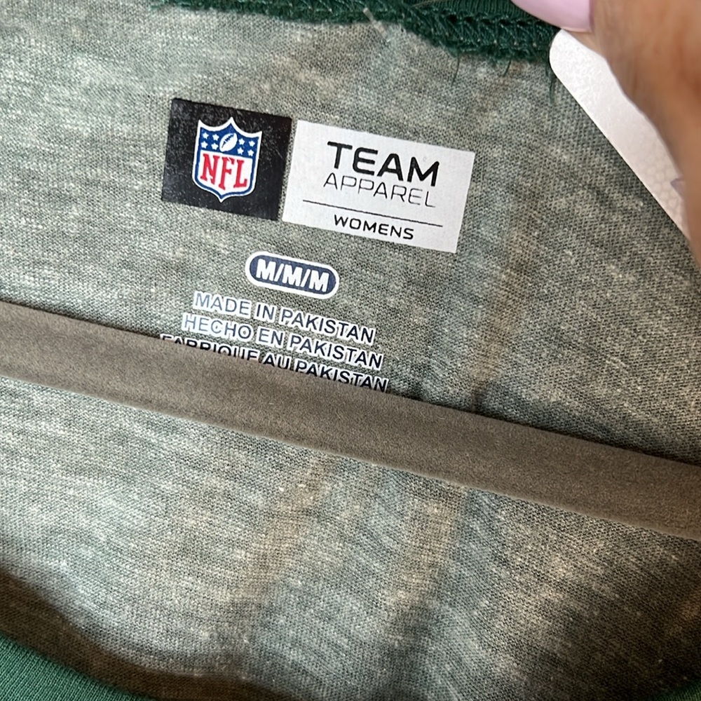 Green Bay Packers NFL long sleeve women’s Medium t-shirt NWT - Picture 2 of 3